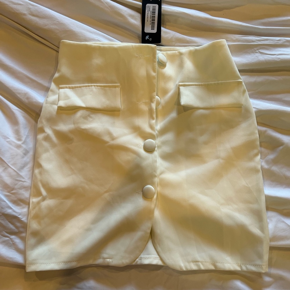 BOOHOO Ivory Button Detailed Tailored Mini Skirt (4)